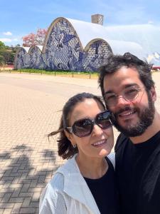 Fátima Bernardes e Túlio Gadêlha visitam pontos turísticos de BH