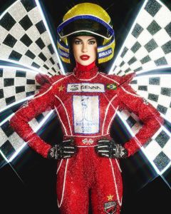 Kaliana Diniz, Miss Grand Brasil 2025, usa traje inspirado em Ayrton Sena