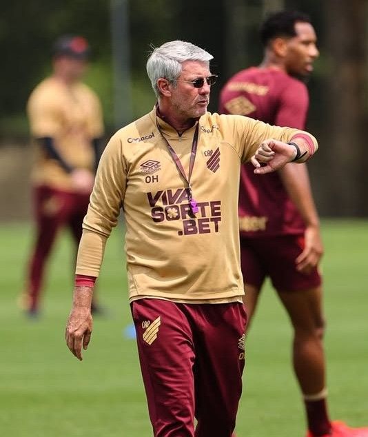 Odair prepara mudanças no Athletico-PR para enfrentar o Coritiba pela Série B