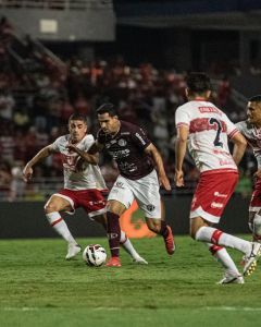 CRB e Ferroviária se enfrentaram nesta segunda-feira (13), pela Série B