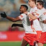 'Cria' do Atlético marca golaço de falta na Europa; assista