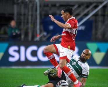 Coritiba e CRB se enfrentaram no Estádio Couto Pereira, em Curitiba