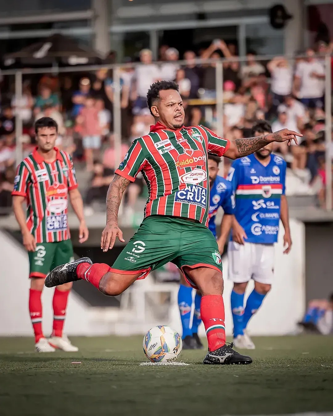 Ex-companheiro de Ronaldo e Neymar perde pênalti em estreia com time amador de Curitiba