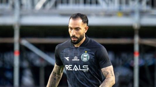 Rodrigo Rodrigues voltou de lesão muscular após um mês e meio