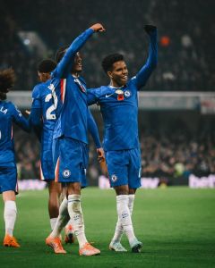 João Pedro e Estêvão participaram da goleada do Chelsea contra o Wolverhampton, neste sábado (8)