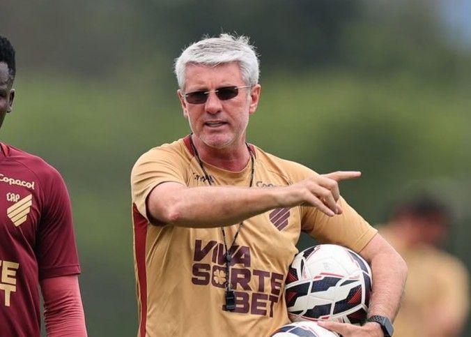 Pelo Athletico-PR, Odair pode garantir segundo acesso à Série A; relembre o primeiro