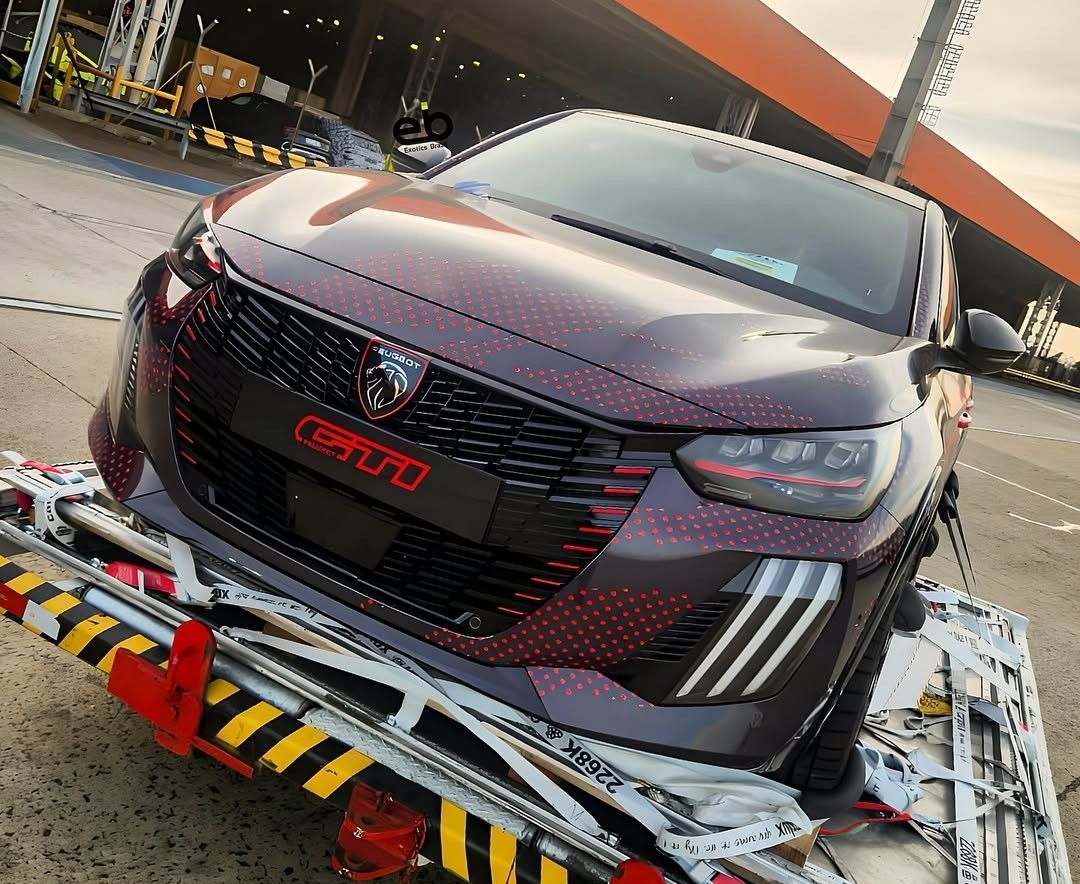 Peugeot E-208 GTi é flagrado antes de ser apresentado no Salão do Automóvel