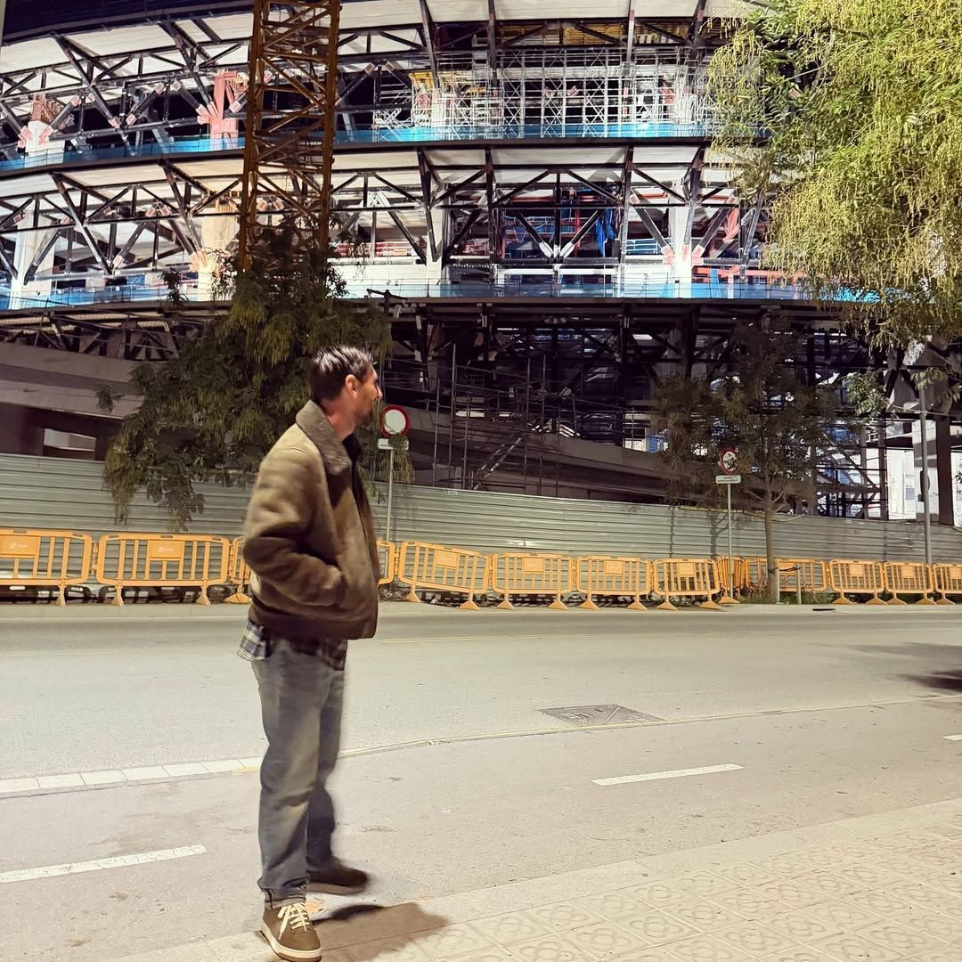 Lionel Messi surpreende e 'invade' vídeo de casal em Barcelona; veja
