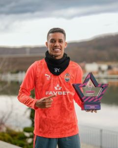 Pedrinho, ex-Atlético e Corinthians, ganhou prêmio na Europa