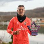 Ex-Atlético e Corinthias volta a brilhar, assume artilharia e recebe prêmio na Europa