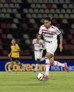 Gabriel Barros, em ação pelo Botafogo-SP