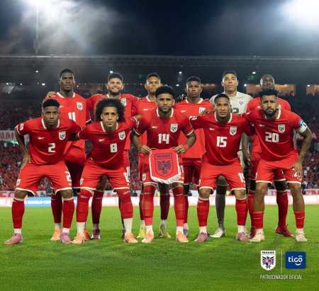 Time do Panamá perfilado antes do jogo desta terça-feira (18)