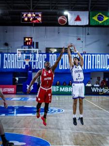 Cruzeiro Basquete e Paulistano se enfrentaram nesta quinta-feira (20), em Belo Horizonte
