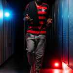 Astro da NBA posa com camisa e cita hino do Flamengo após título da Copa Libertadores