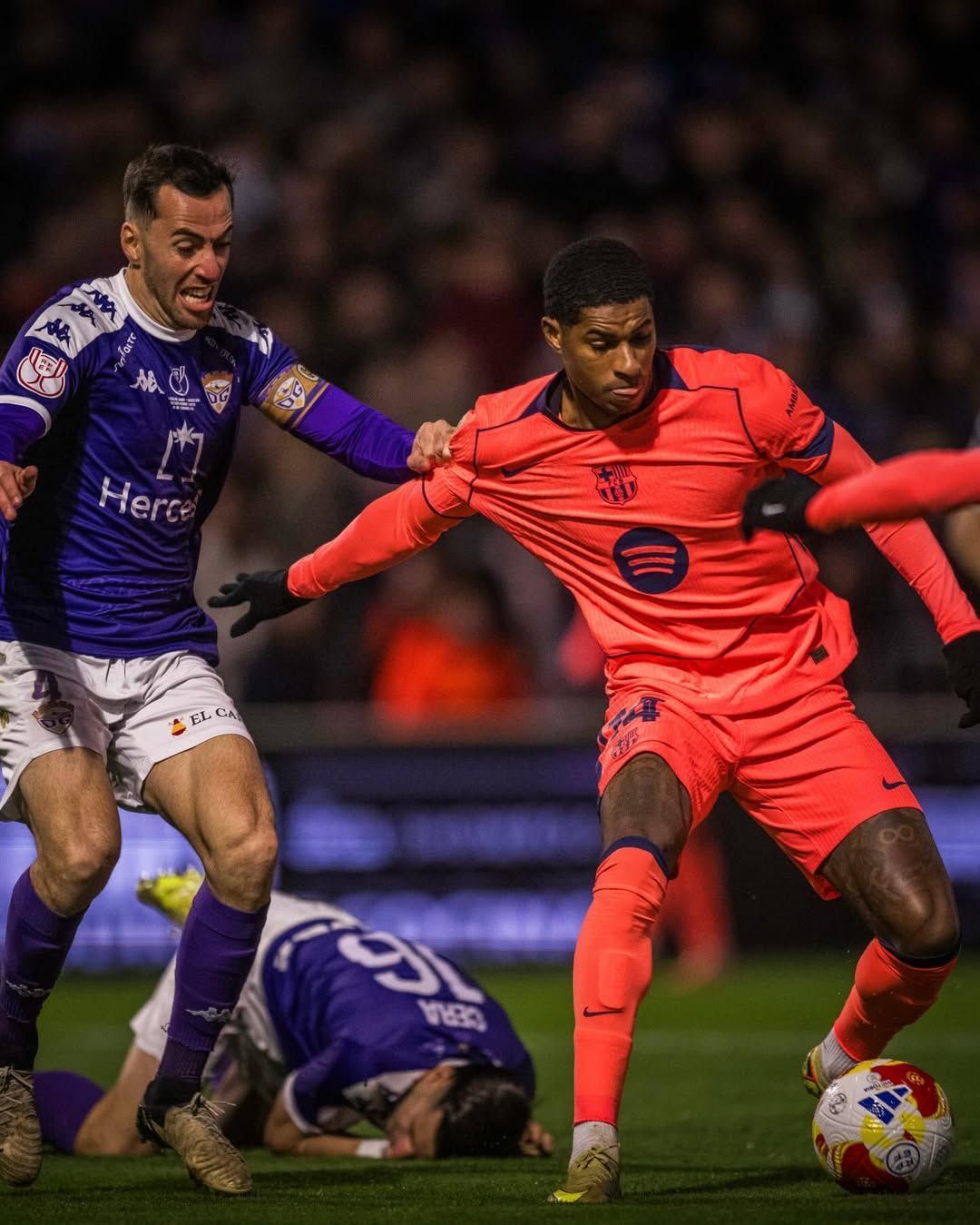 Barcelona tem dificuldades com clube da 3ª divisão, mas vence e avança na Copa do Rei