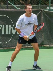 João Fonseca apareceu com novo visual nesta sexta-feira (5)