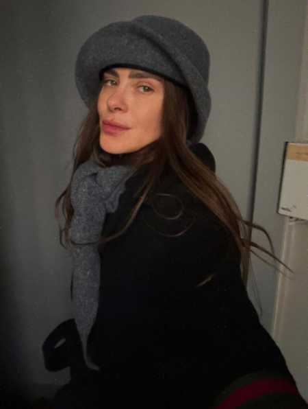 Carolina Dieckmmann usa 'máscara de lesma'