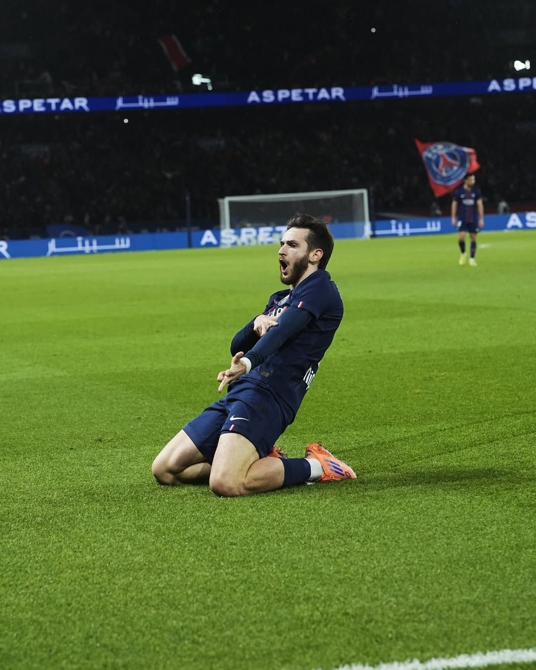 Kvaratskhelia brilha, e PSG atropela Rennes pelo Campeonato Francês