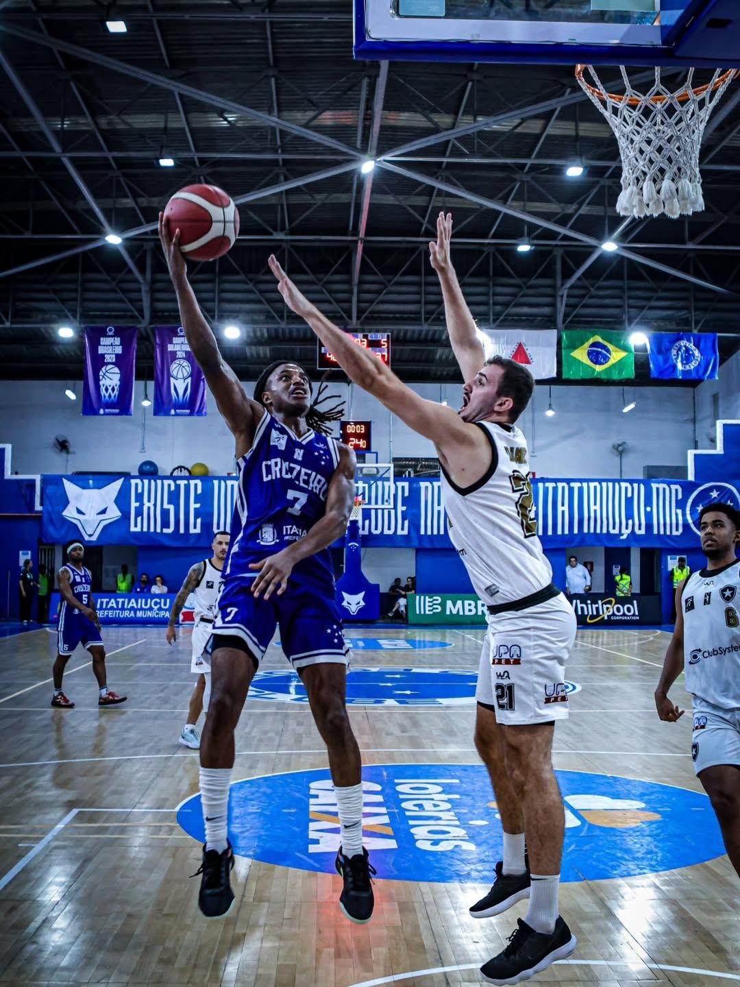 Cruzeiro Basquete cresce no fim e vence o Botafogo em confronto direto no NBB
