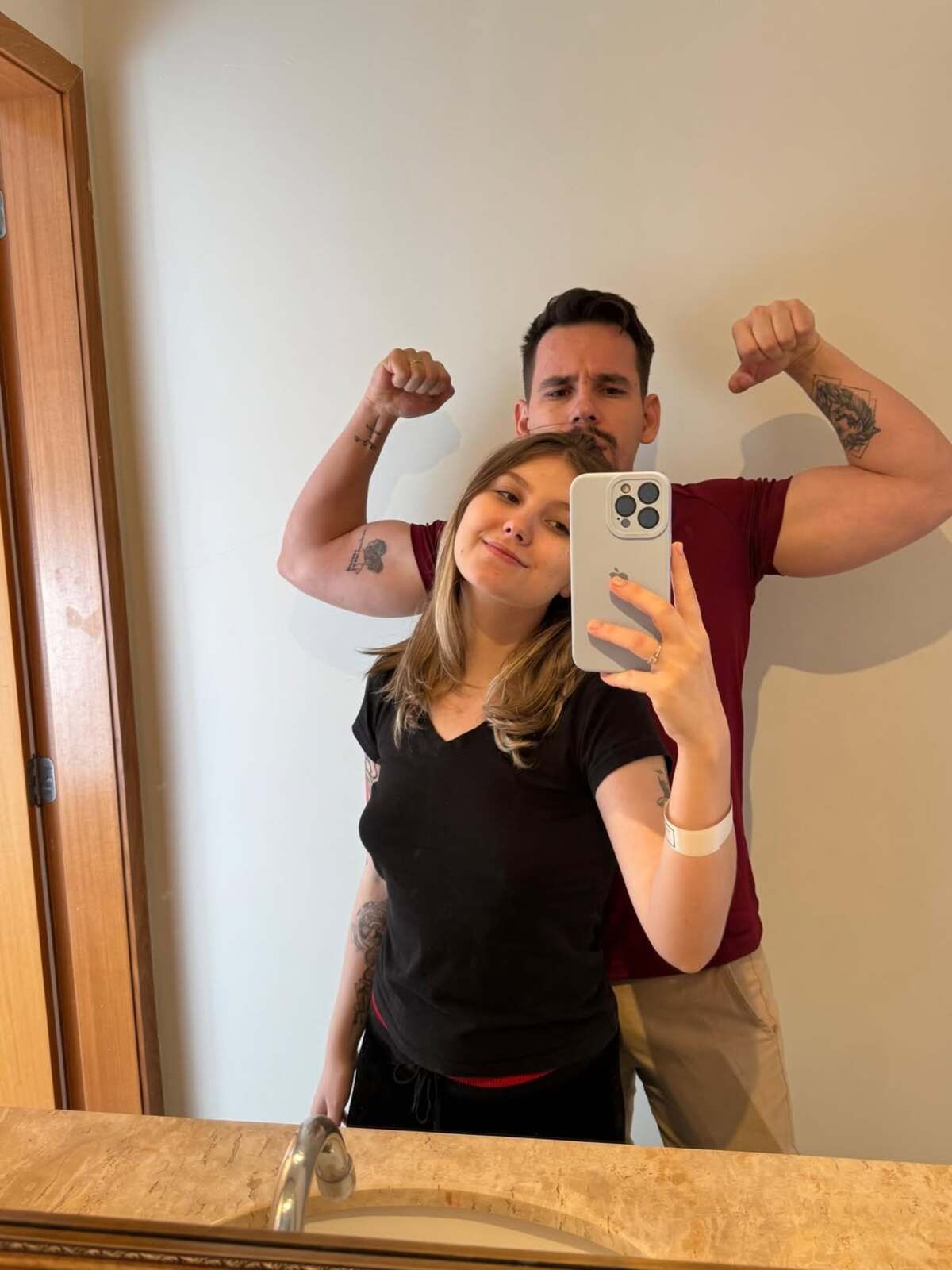 Marido de Isabel Veloso é acolhido por amiga após aparecer chorando em vídeo
