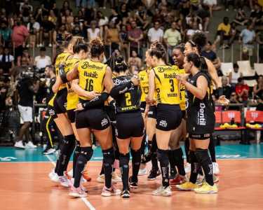 Time do Uberlândia celebra ponto