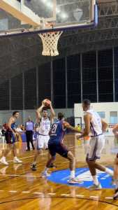 Cruzeiro Basquete e Fortaleza Basquete se enfrentaram nesta segunda-feira (29)