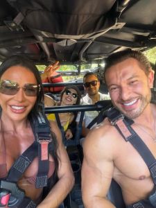 Gracyanne passou a virada do ano acompanhada por empresário