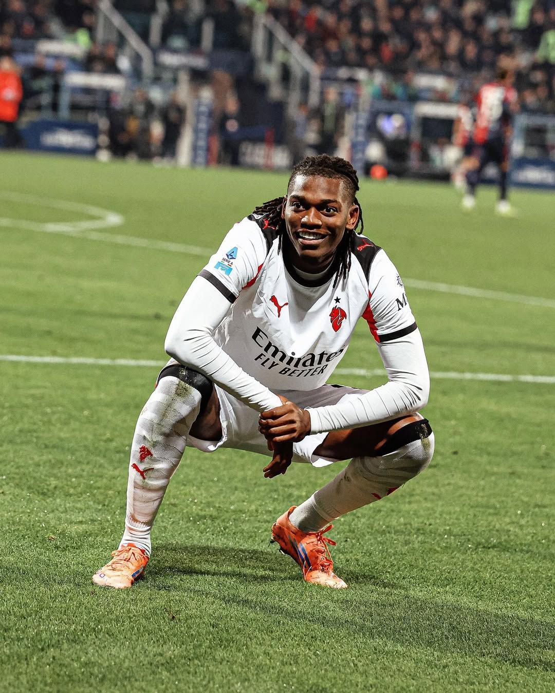 Rafael Leão decide, e Milan vence o Cagliari pelo Campeonato Italiano