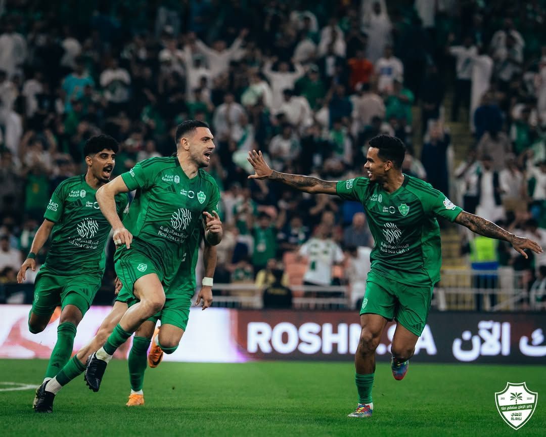 Ex-Juventus decide, CR7 passa em branco, e Al-Ahli bate Al-Nassr pelo Saudita