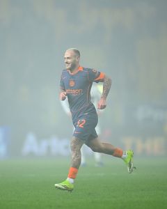 Federico Dimarco celebra gol pela Inter de Milão nesta quarta-feira (7)