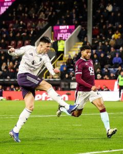 Burnley e Manchester United se enfrentaram nesta quarta-feira (7), pela Premier League