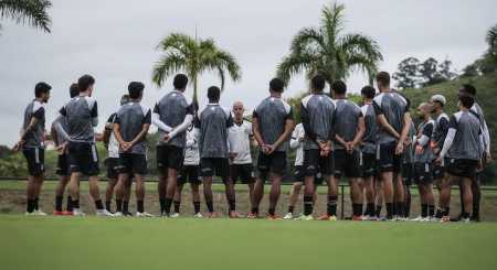 Elenco do Athletic durante treinamento no CT Magno dos Santos, em Santa Cruz de Minas, interior mineiro