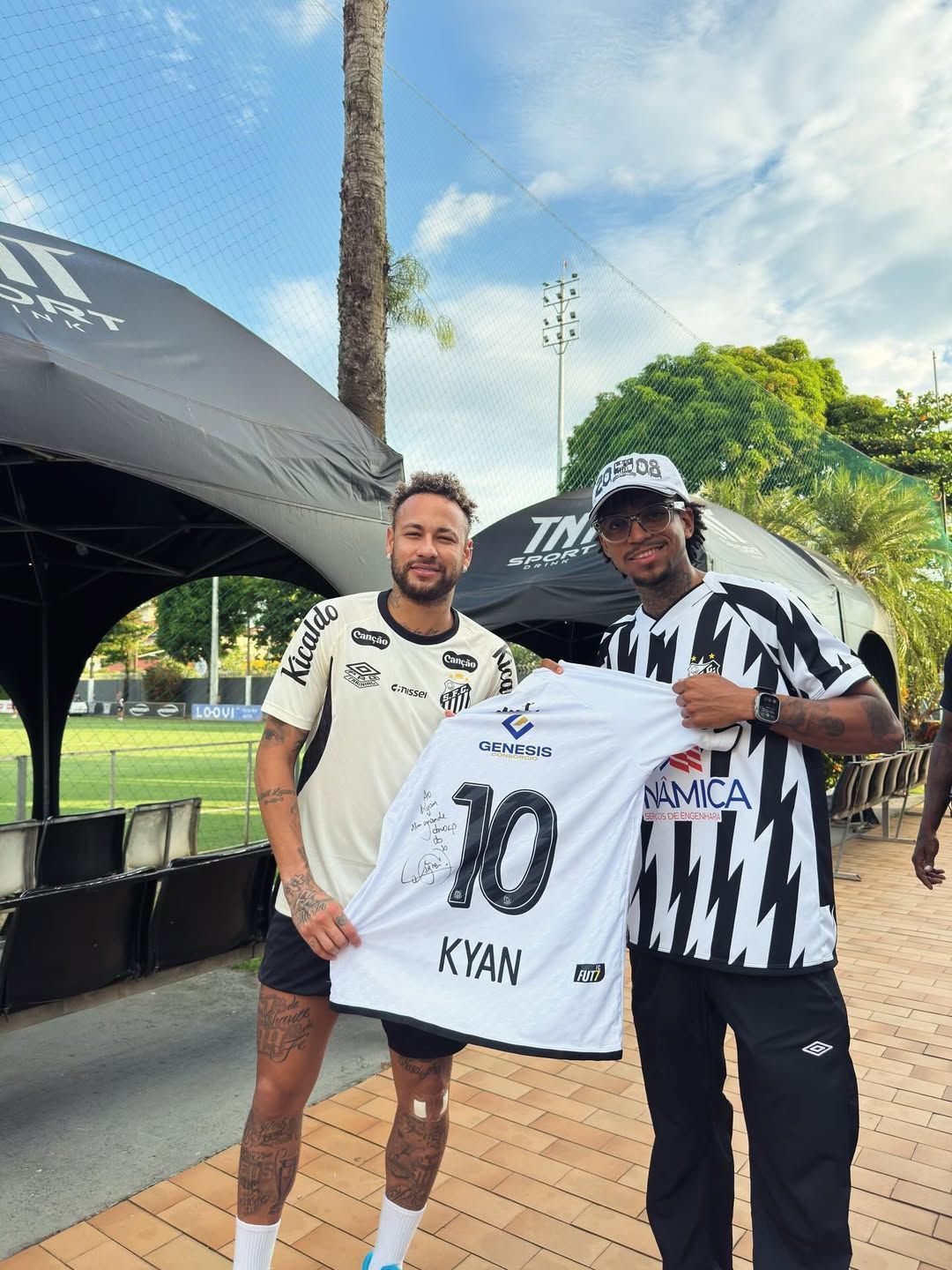 Rapper famoso é anunciado como reforço do Santos no fut7