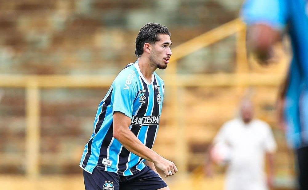 Grêmio encaminha renovação de contrato com joia da base após interesse do Flamengo