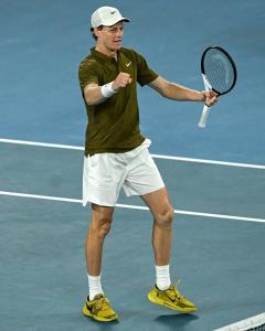 Jannik Sinner em ação contra Ben Shelton, nas quartas de final do Australian Open