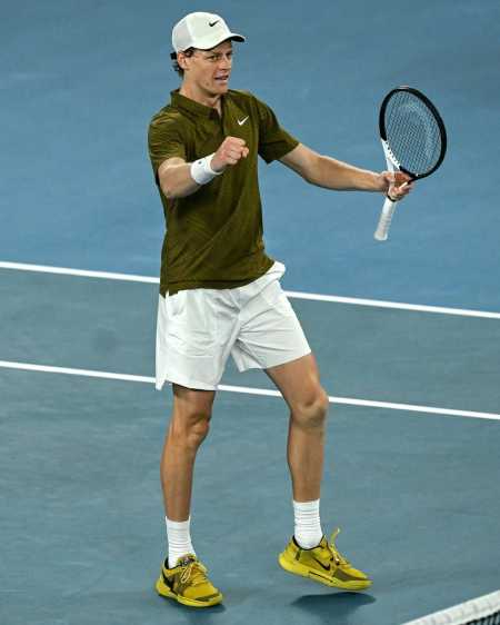 Jannik Sinner em ação contra Ben Shelton, nas quartas de final do Australian Open