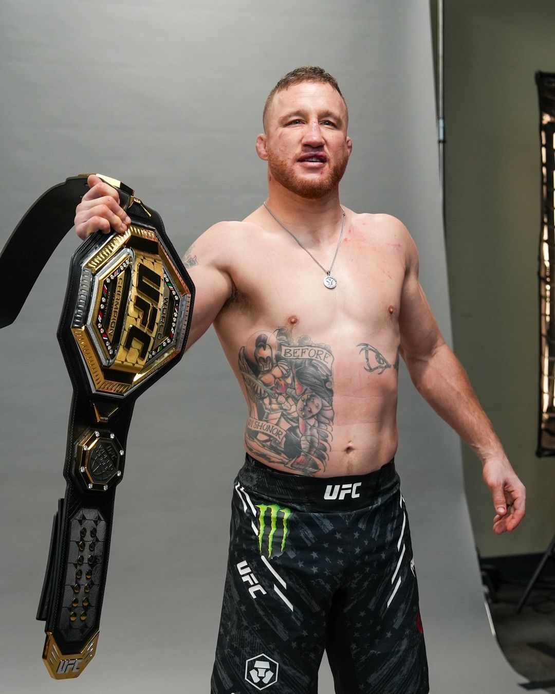Campeão do UFC revela que pediu conselhos ao Chat GPT antes de luta pelo cinturão