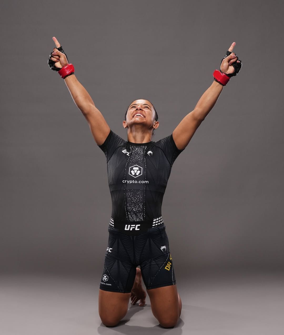 Lutadora mineira sobe de posição no ranking e fica a um passo do cinturão do UFC