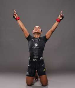 Natália Silva, lutadora brasileira do UFC