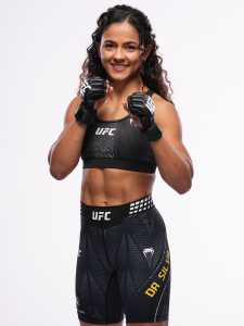 Natália Silva, lutadora brasileira no UFC