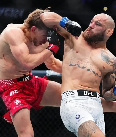 Jean Silva acerta cotovelada giratória em Arnold Allen no UFC 324