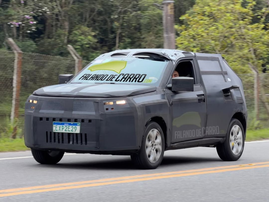 Novo Fiat Argo, que será feito em Betim, é flagrado em testes em São Paulo