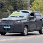 Novo Fiat Argo, que será feito em Betim, é flagrado em testes em São Paulo