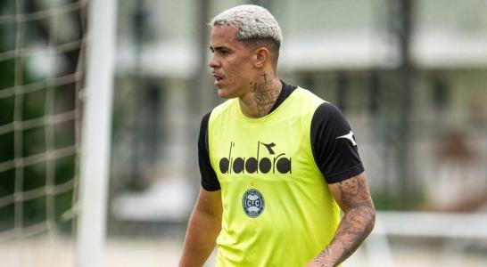 Wallisson, ex-Cruzeiro, atualmente defende o Coritiba