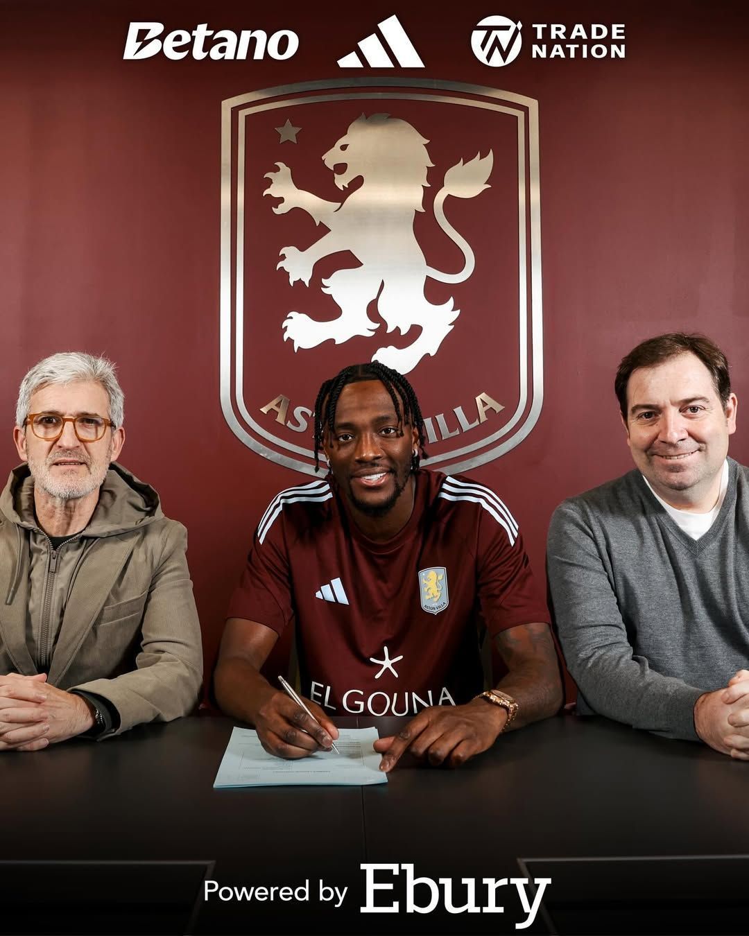 Ex-Milan, atacante é repatriado por clube 'sensação' da Premier League