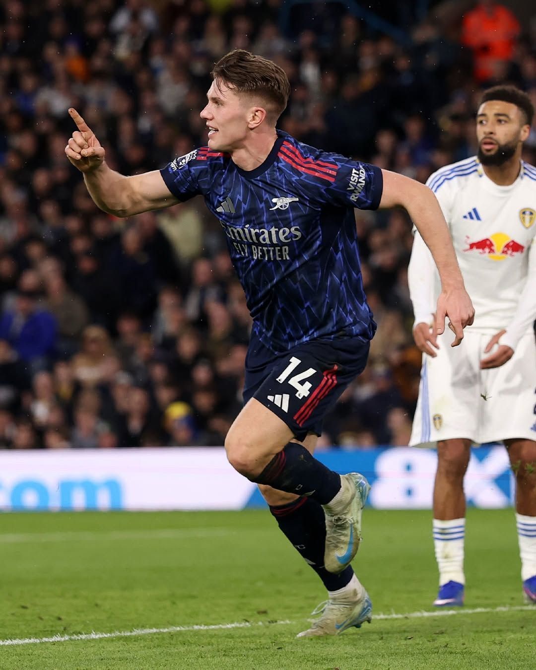 Arsenal goleia Leeds, volta a vencer e mantém vantagem na liderança da Premier League