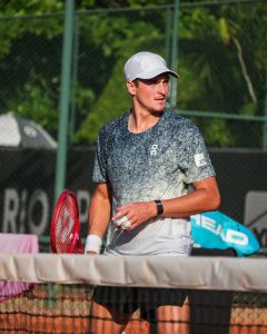 João Fonseca treina no Rio de Janeiro para o Rio Open