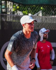 João Fonseca treina para disputar o Rio Open