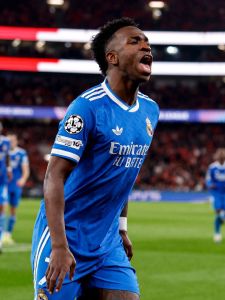 Vini Jr. em ação pelo Real Madrid contra o Benfica