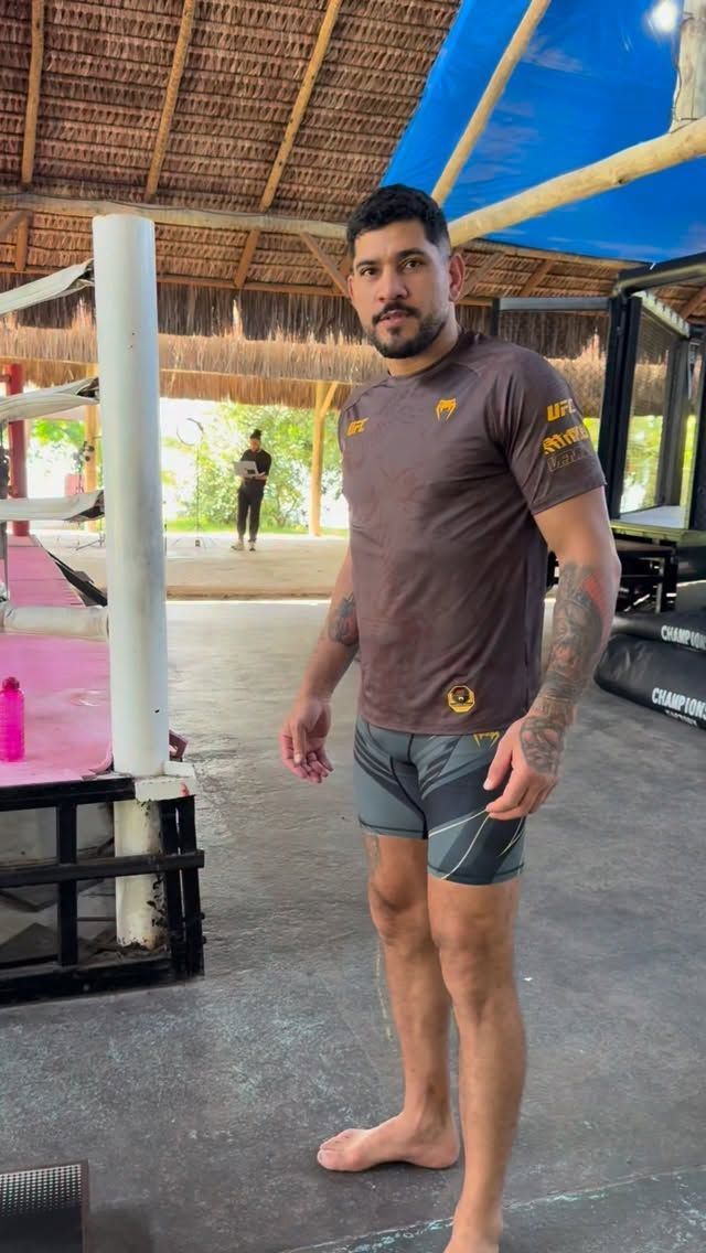 UFC: cotado para disputar terceiro cinturão, Alex Poatan surpreende ao atualizar peso